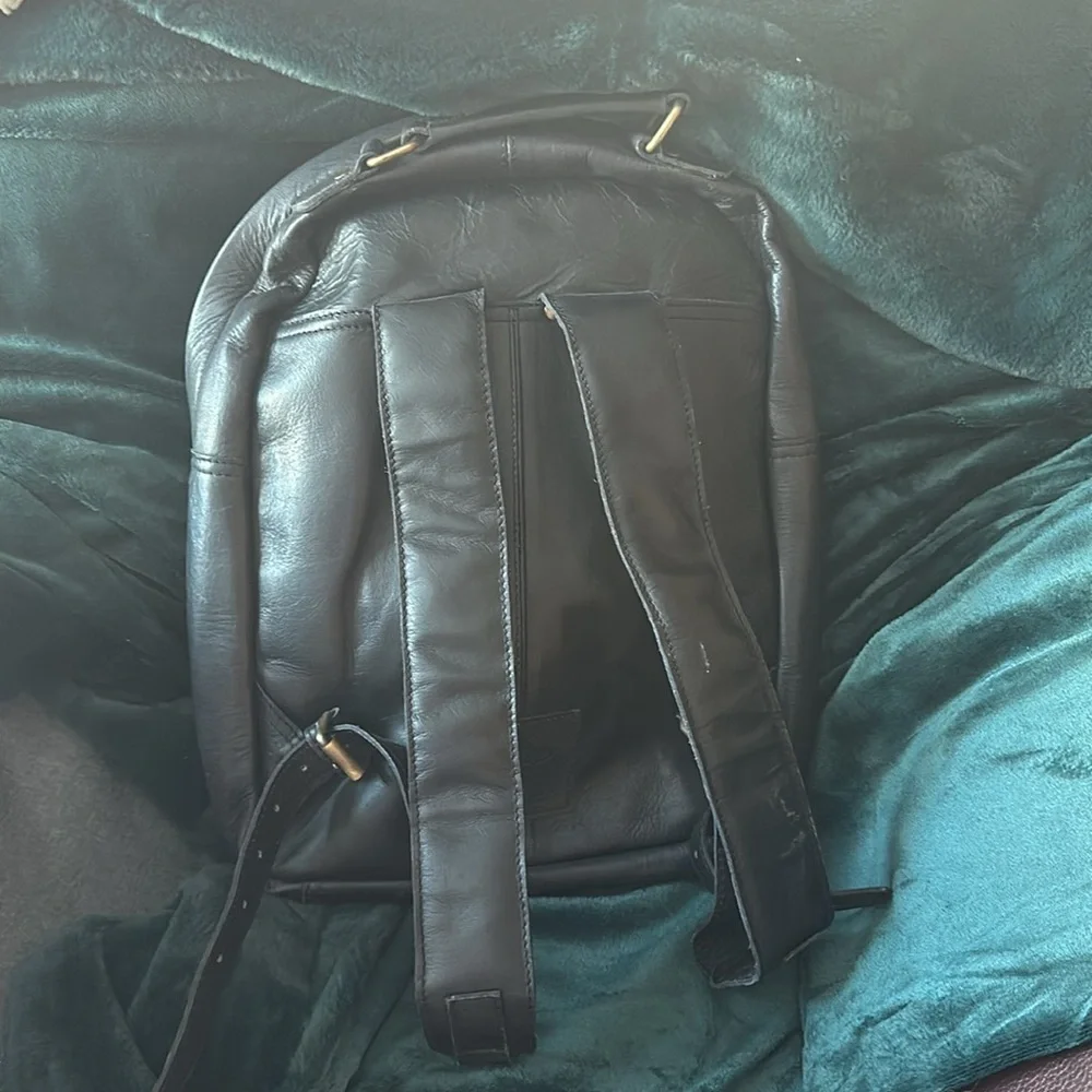 Cow hide backpack - Picture 3 of 4